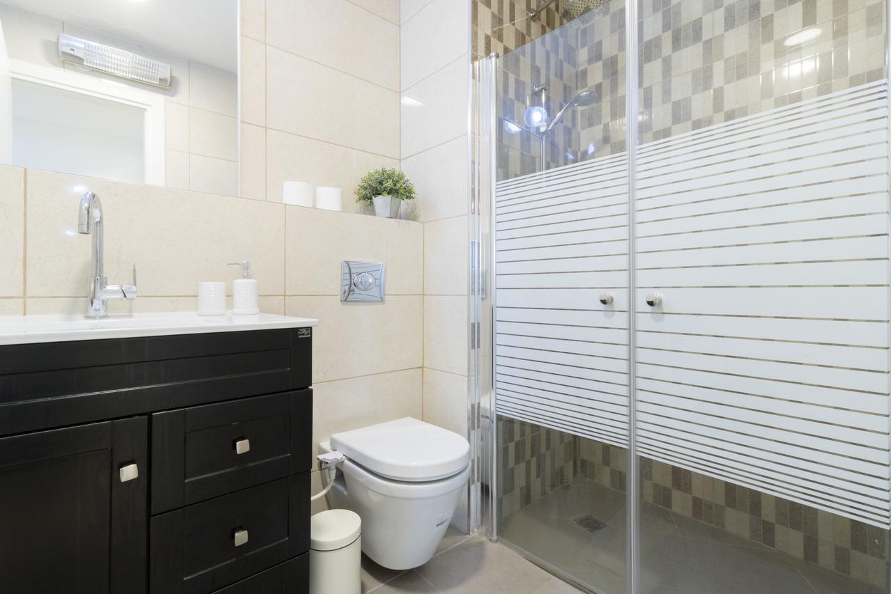 Luxury One-Bedroom Apartment/Parking In City Center Jerusalem Exteriör bild